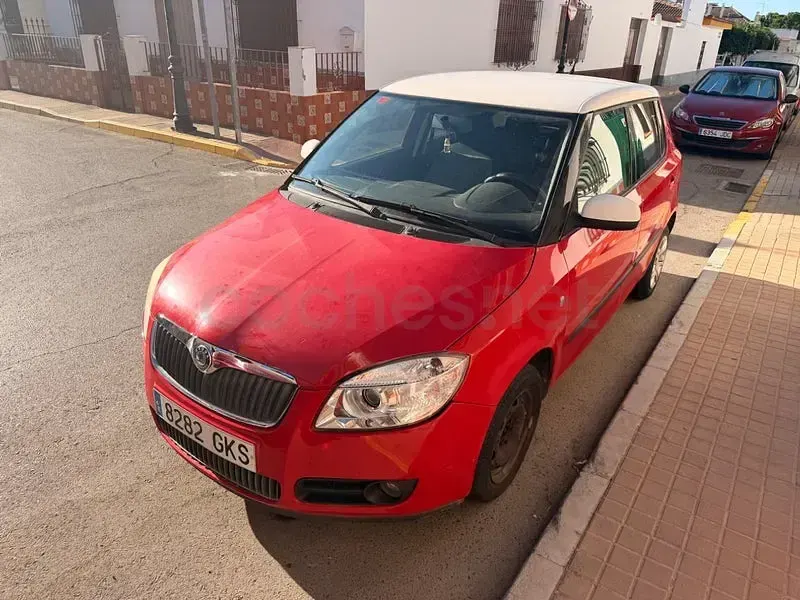 Usado Skoda Fabia 70 CV (51 kW) 2010 Rojo Berlina