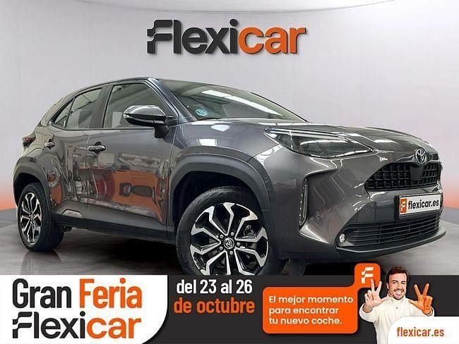 Gris Usado 2024 Toyota Yaris Hybrid Active | 26.490 € (Caro) - Imagen 1/4