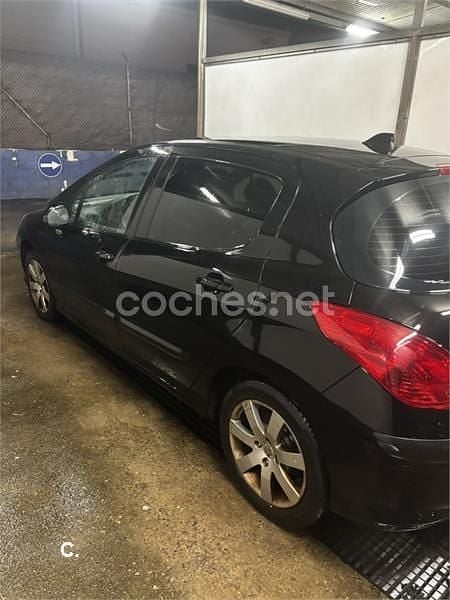 Usado Peugeot 308 110 CV (80 kW) 2007 Negro Utilitario
