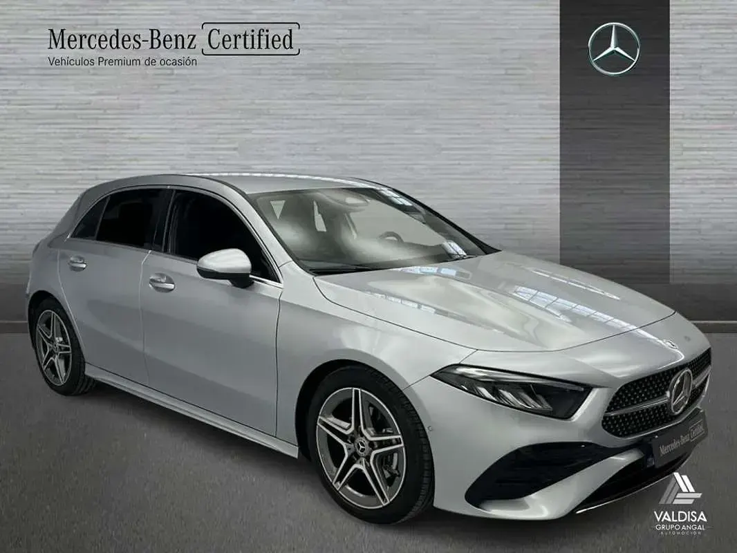 Usado Mercedes A180 136 CV (100 kW) 2025 Berlina