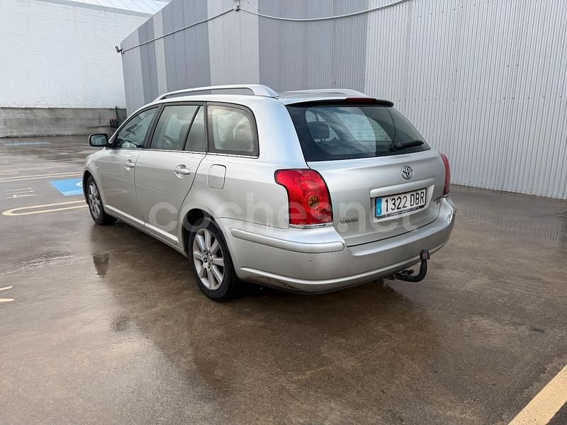 Usado Toyota Avensis Executive 116 CV (85 kW) 2004 Beige Familiar