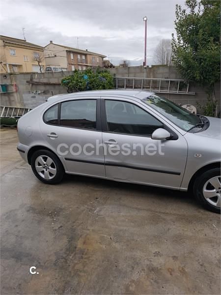 Usado Seat Leon Stella 105 CV (77 kW) 2004 Gris / plata Utilitario