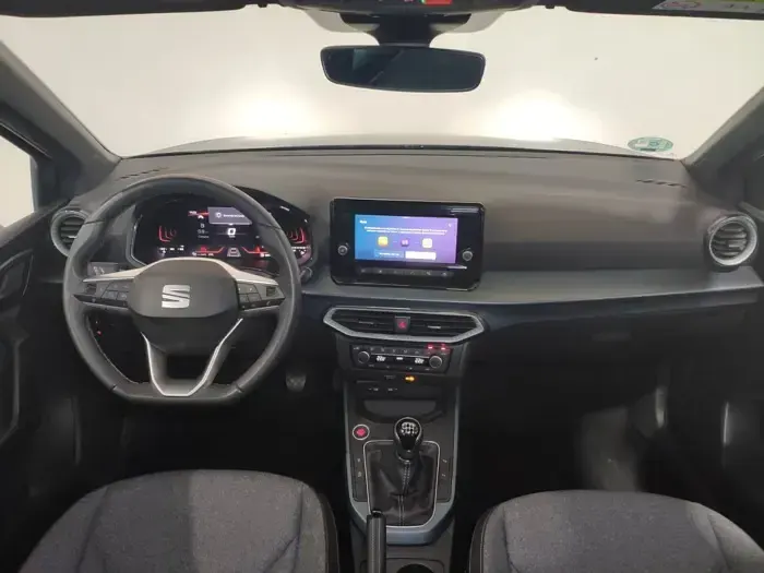 Usado Seat Arona Xperience 115 CV (84 kW) 2025 Gris SUV
