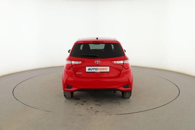 Usado Toyota Yaris Design 110 CV (80 kW) 2020 Rojo Berlina