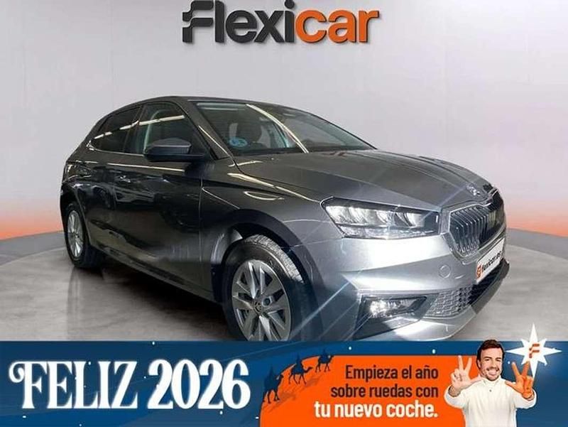 Gris Usado 2024 Skoda Fabia Selection Utilitario | 15.290 € (Precio justo) - Imagen 1/4