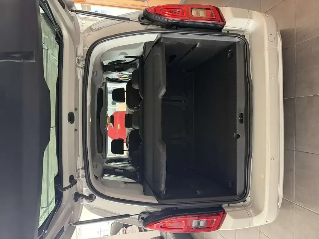 Usado Opel Combo Life Innovation 131 CV (96 kW) 2021 Azul Monovolumen