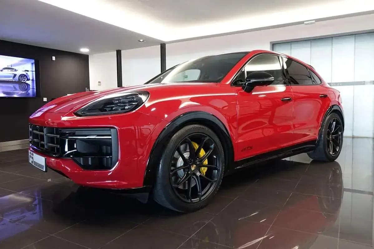 Usado Porsche Cayenne 500 CV (367 kW) 2025 Rojo SUV