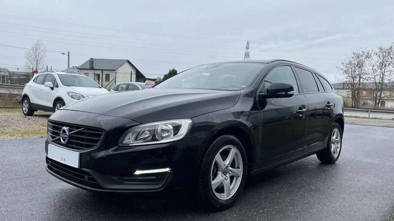 Usado Volvo V60 Momentum 120 CV (88 kW) 2018 Negro Familiar
