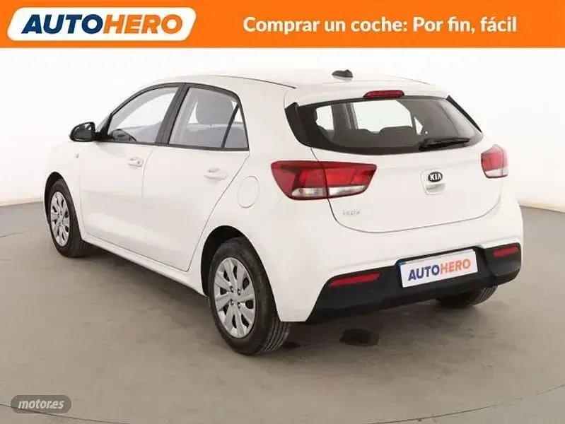 Usado Kia Rio 85 CV (62 kW) 2020 Blanco Berlina