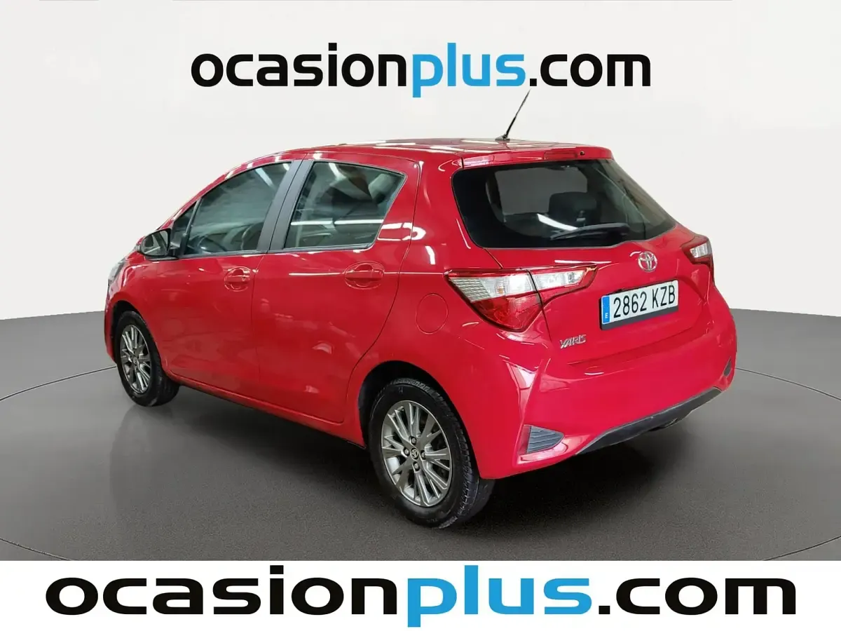 Usado Toyota Yaris Active 111 CV (81 kW) 2019 Rojo Utilitario