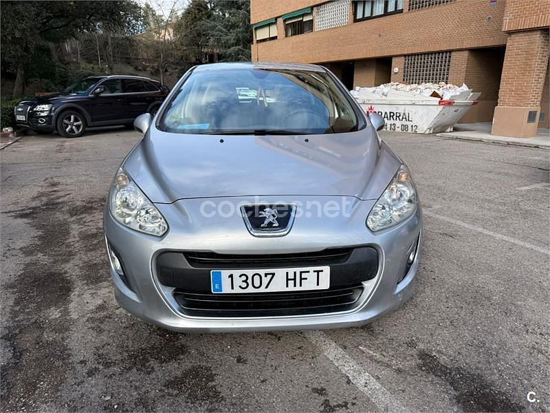Usado Peugeot 308 Business-Line 112 CV (82 kW) 2011 Gris / plata Berlina