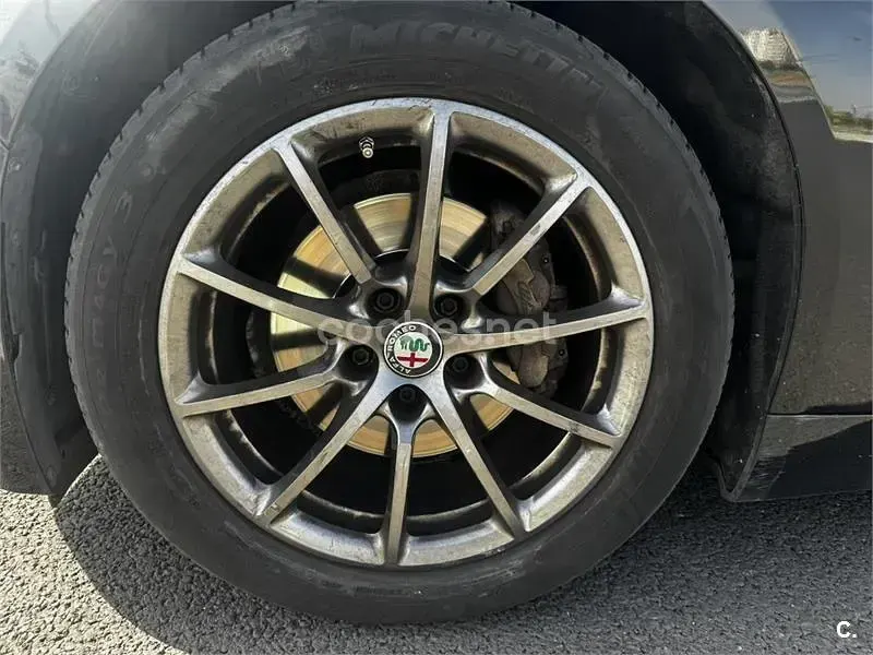 Usado Alfa Romeo Giulia 150 CV (110 kW) 2017 Negro Berlina