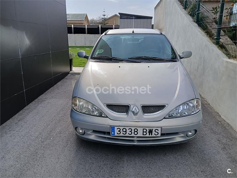 Usado Renault Mégane Coupé Dynamique 110 CV (80 kW) 2002 Gris / plata Coupe