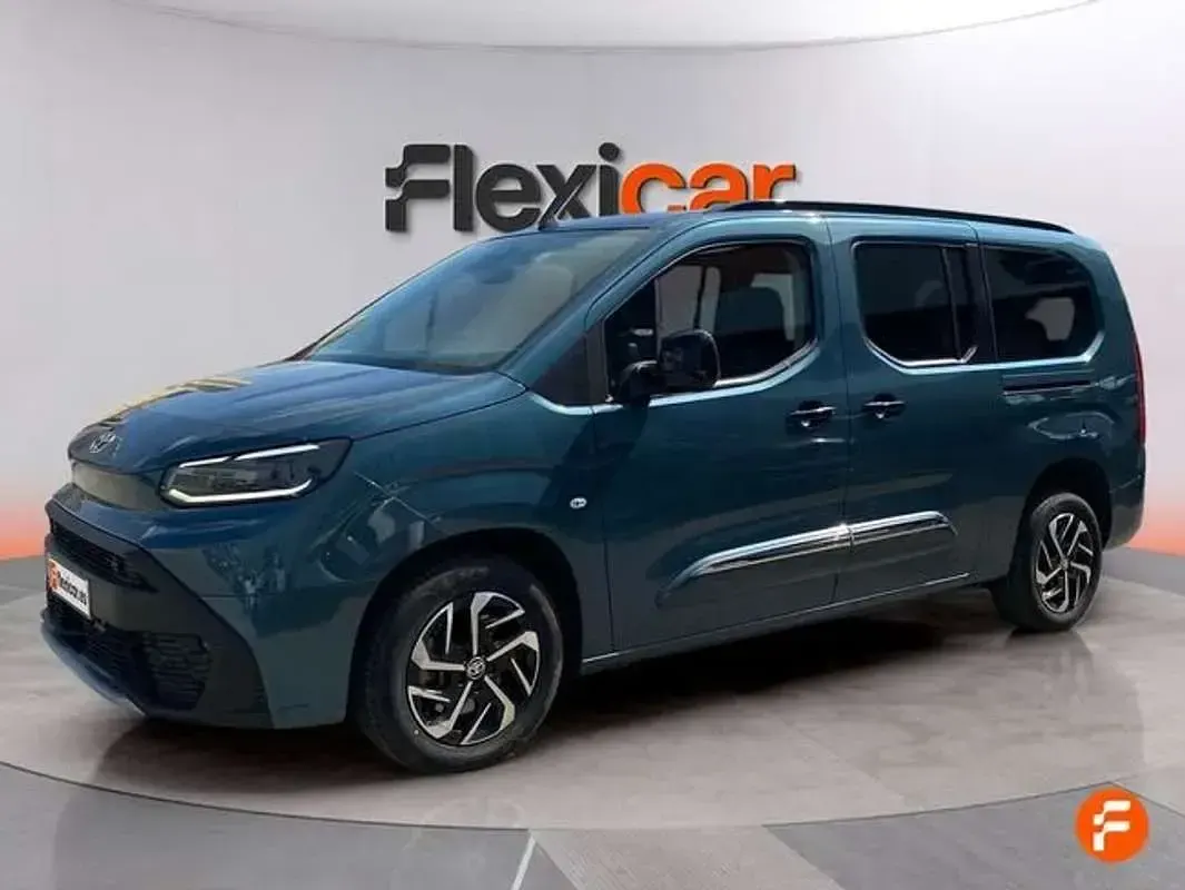 Usado Toyota Proace City Active 131 CV (96 kW) 2025 Verde Monovolumen