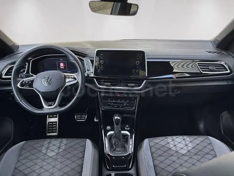 Usado VW T-Roc R-line 150 CV (110 kW) 2023 Gris / plata SUV