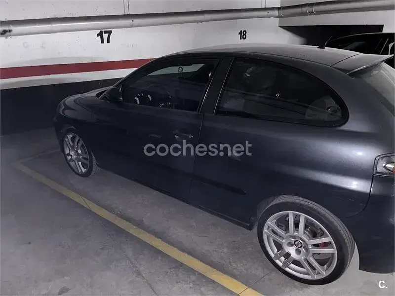 Usado Seat Ibiza CUPRA 180 CV (132 kW) 2007 Negro Utilitario