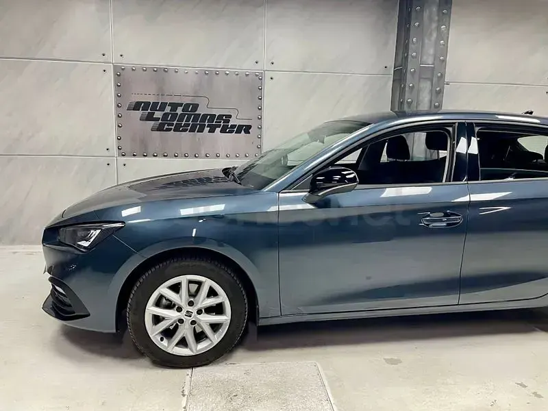 Usado Seat Leon Style 115 CV (84 kW) 2022 Gris / plata Berlina