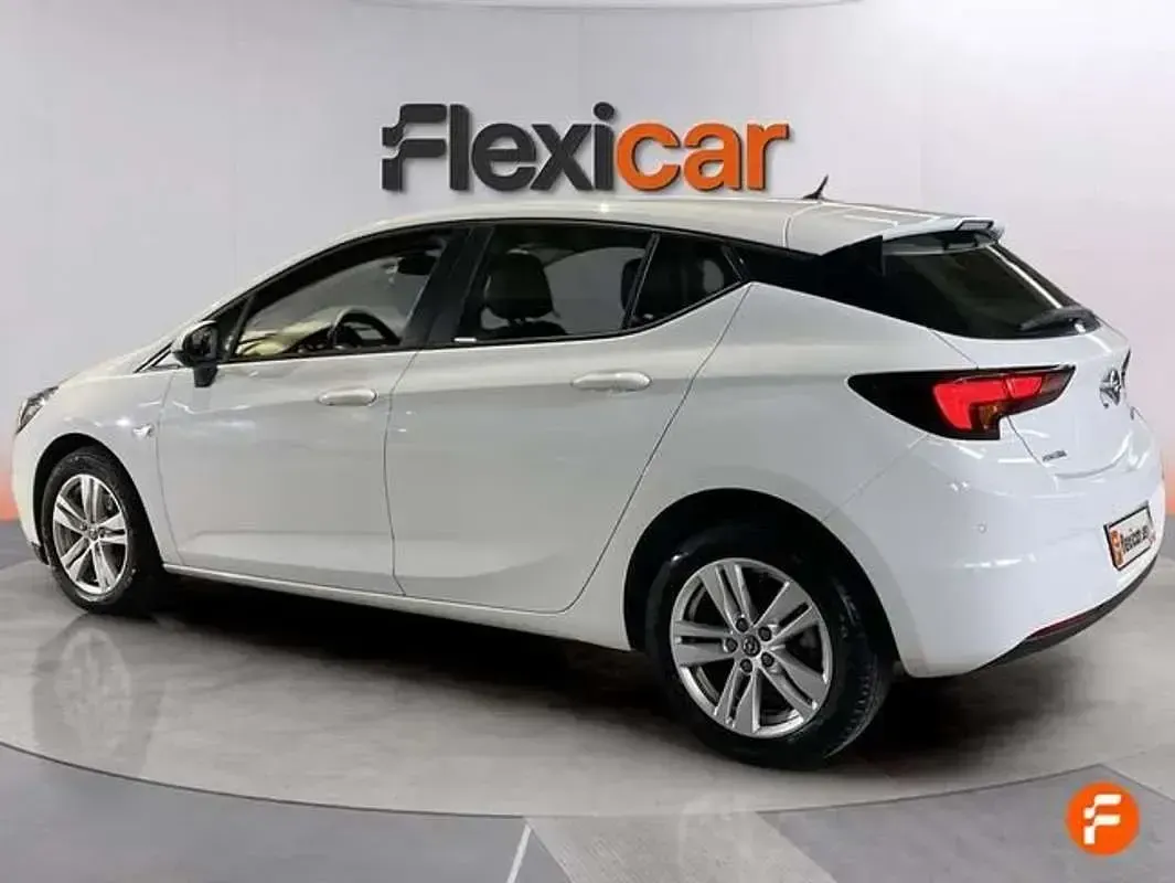 Usado Opel Astra Dynamic 110 CV (80 kW) 2019 Blanco Familiar