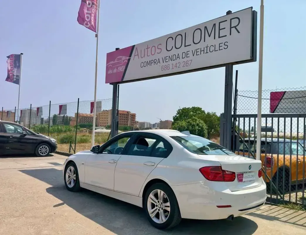 Usado BMW 318 Sport Line 143 CV (105 kW) 2014 Blanco Berlina