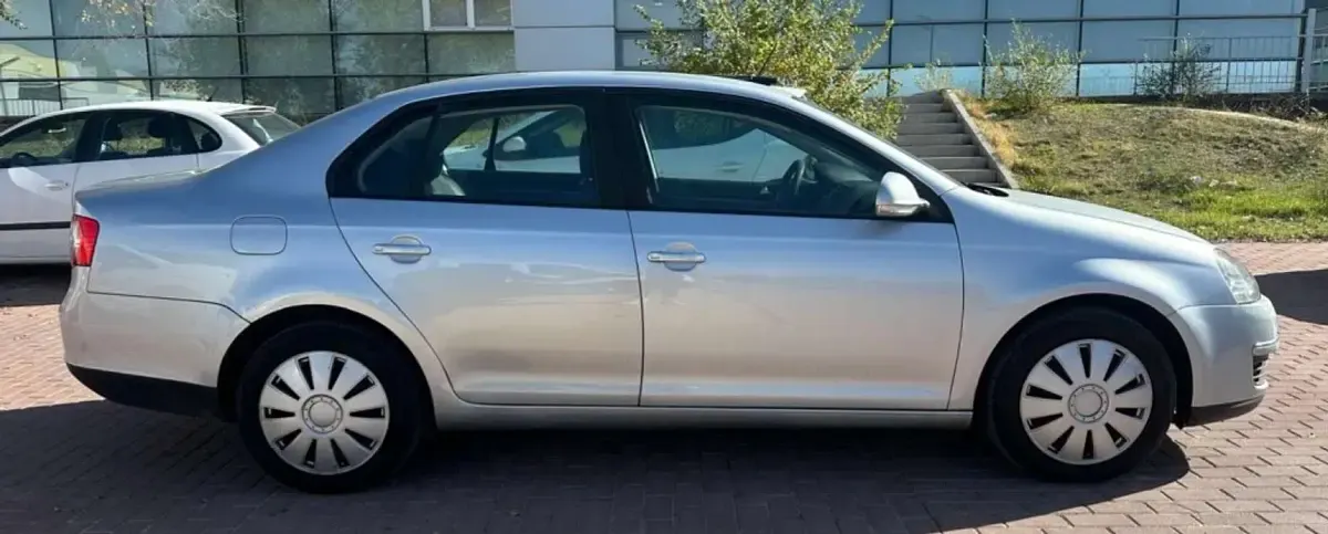 Usado VW Jetta Trendline 102 CV (75 kW) 2007 Gris Utilitario