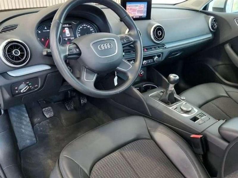 Käytetty Audi A3 Ambition 105 HP (77 kW) 2013 Valkoinen Sedan