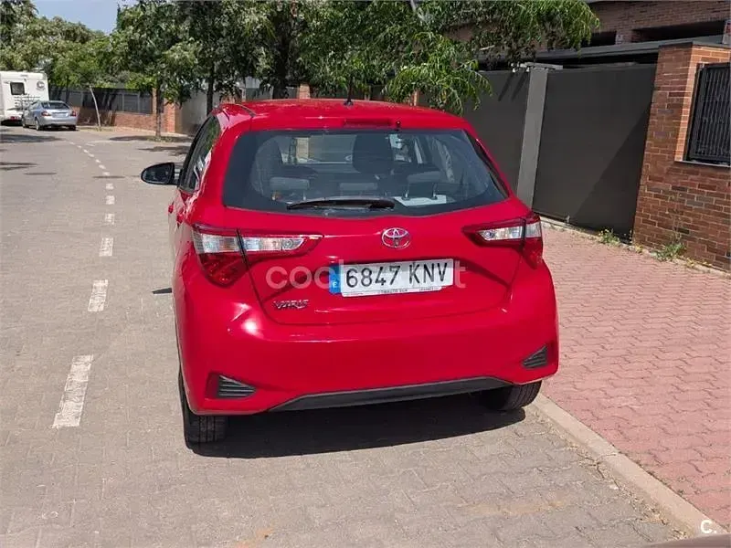 Usado Toyota Yaris Active 111 CV (81 kW) 2018 Rojo Berlina