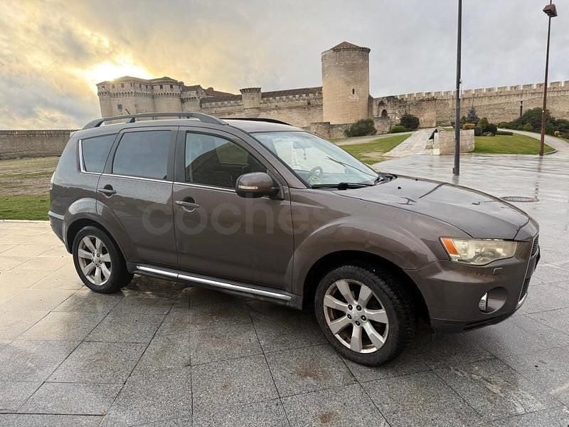 Usado Mitsubishi Outlander Motion 177 CV (130 kW) 2011 Gris / plata SUV