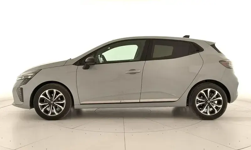 Usado Renault Clio V Techno 100 CV (73 kW) 2025 Gris Berlina