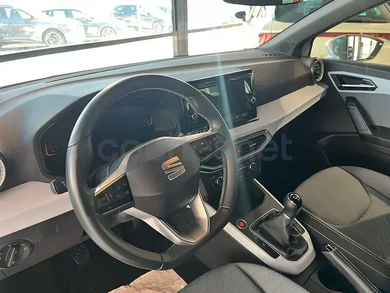 Usado Seat Ibiza 110 CV (80 kW) 2024 Gris / plata Utilitario