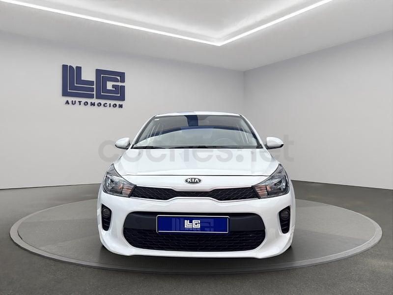Usado Kia Rio 84 CV (61 kW) 2019 Blanco Berlina
