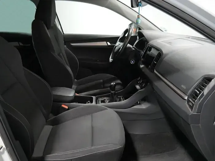 Usado Skoda Karoq Ambition 115 CV (84 kW) 2022 Blanco SUV