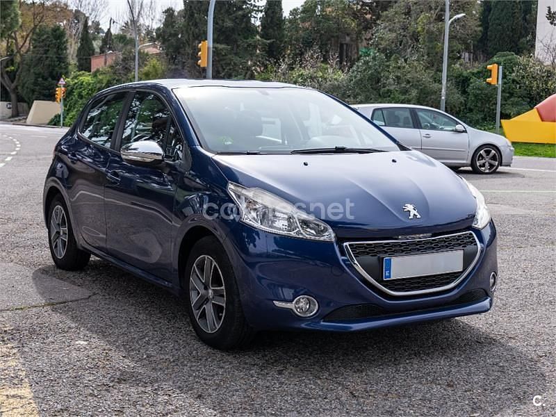 Usado Peugeot 208 Allure 82 CV (60 kW) 2013 Azul Utilitario