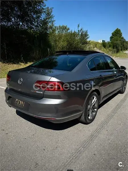 Usado VW Passat Sportline 190 CV (139 kW) 2015 Gris / plata Berlina