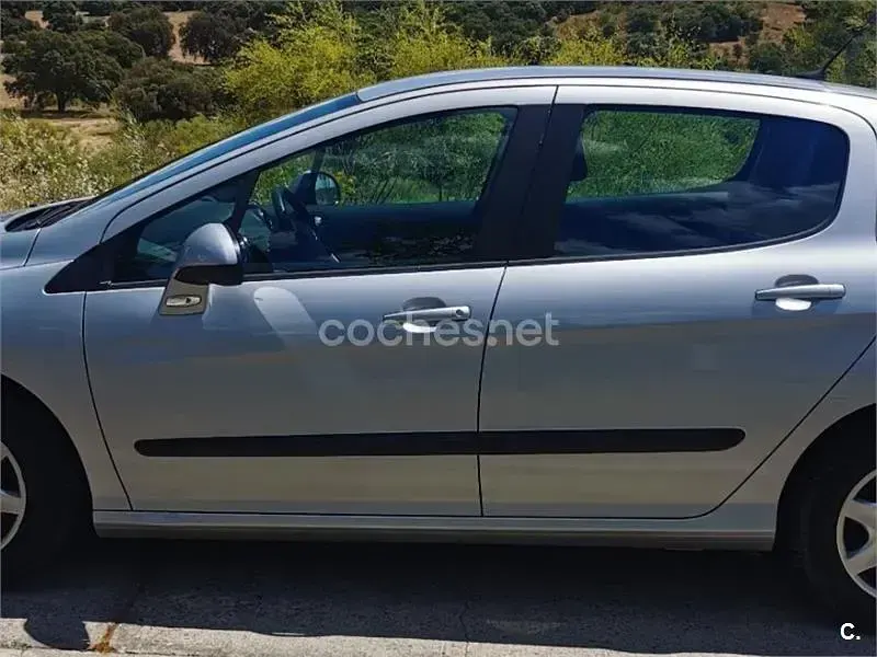 Usado Peugeot 308 90 CV (66 kW) 2008 Gris / plata Berlina