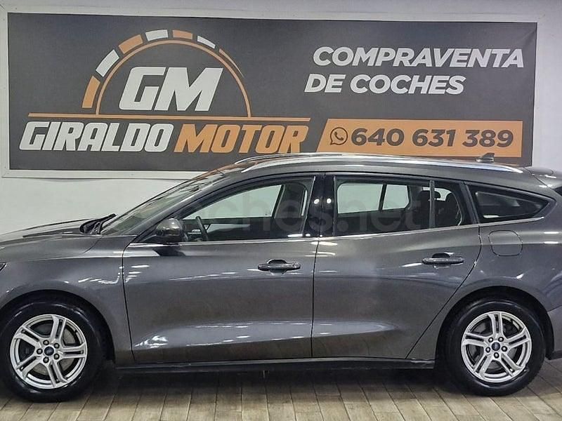 Usado Ford Focus Trend 120 CV (88 kW) 2021 Gris / plata Familiar