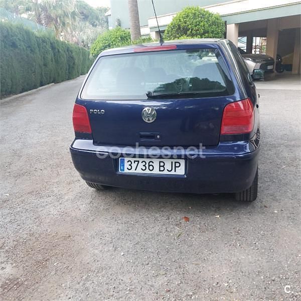 Usado VW Polo Trendline 60 CV (44 kW) 2001 Azul Berlina