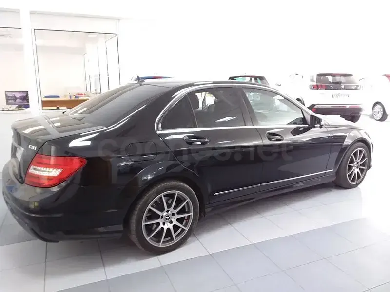 Usado Mercedes C220 170 CV (125 kW) 2014 Negro Berlina