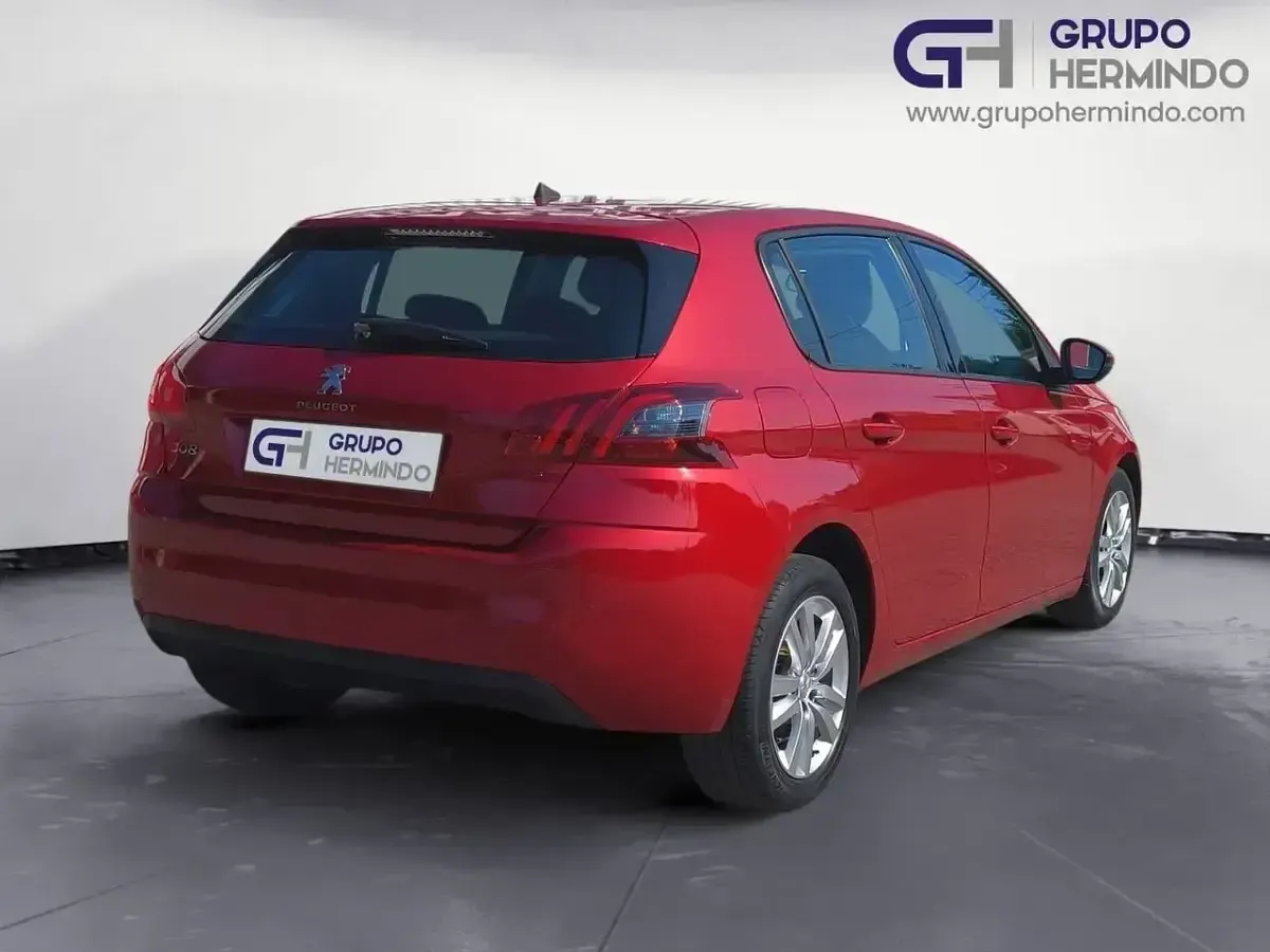 Usado Peugeot 308 Active 100 CV (73 kW) 2020 Rojo Berlina