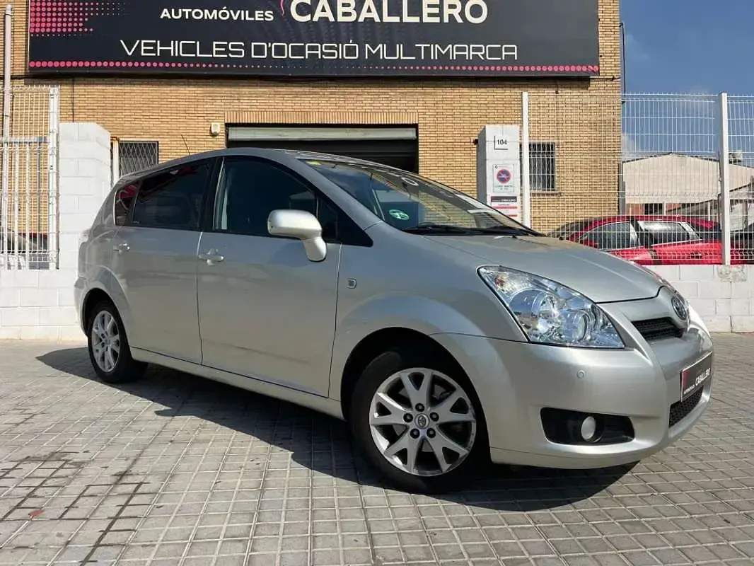 Usado Toyota Corolla Verso Luna 129 CV (94 kW) 2008 Beige Monovolumen