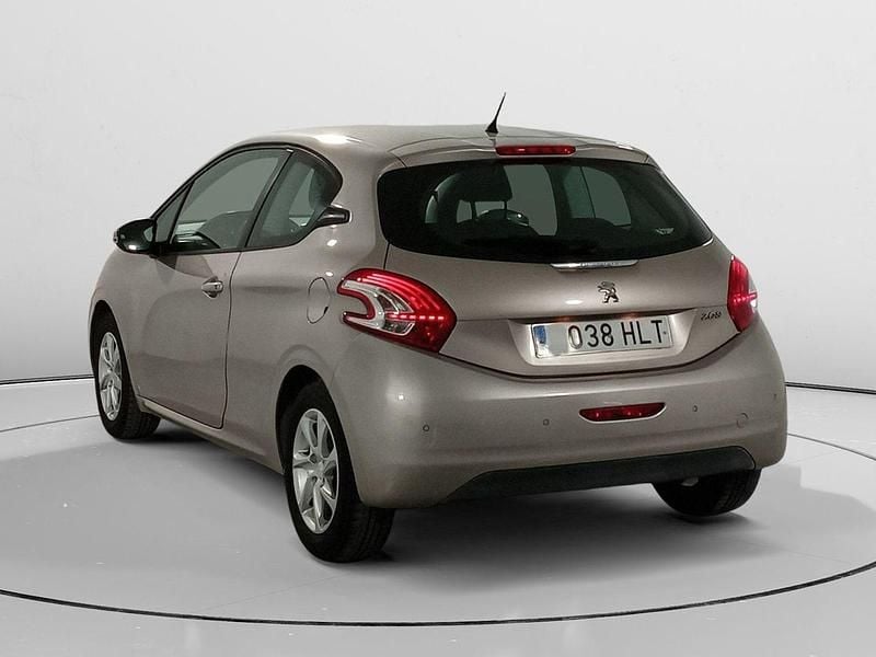 Usado Peugeot 208 Active 83 CV (61 kW) 2012 Beige Utilitario