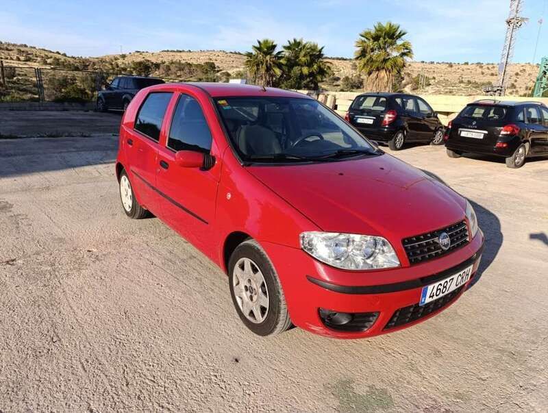 Rojo Usado 2004 Fiat Punto Dynamic Utilitario | 3500 € (Precio justo) - Imagen 1/4