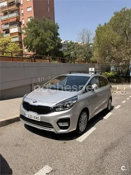 Usado Kia Carens 135 CV (99 kW) 2018 Gris / plata Monovolumen