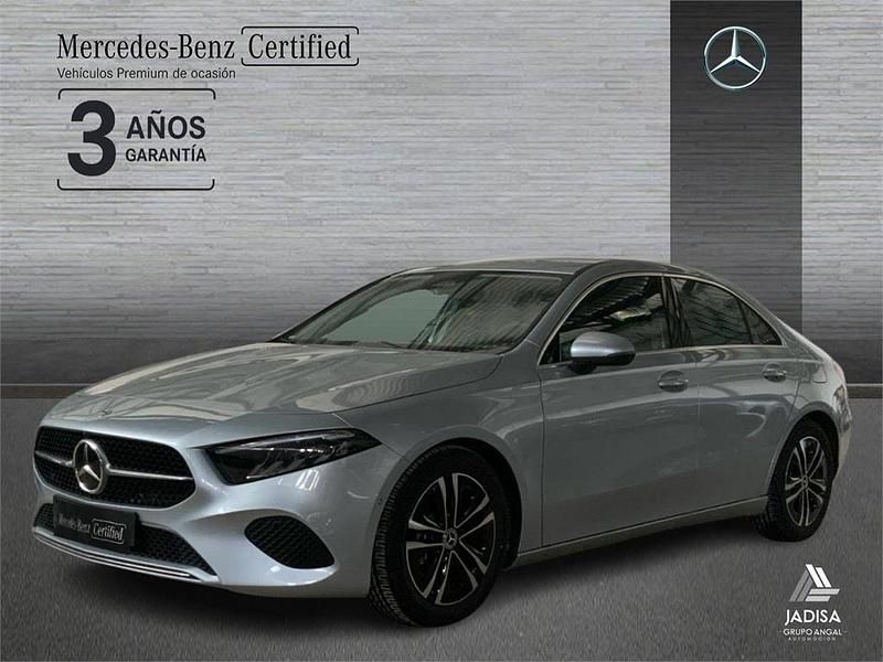Usado Mercedes A180 136 CV (100 kW) 2024 Gris Berlina