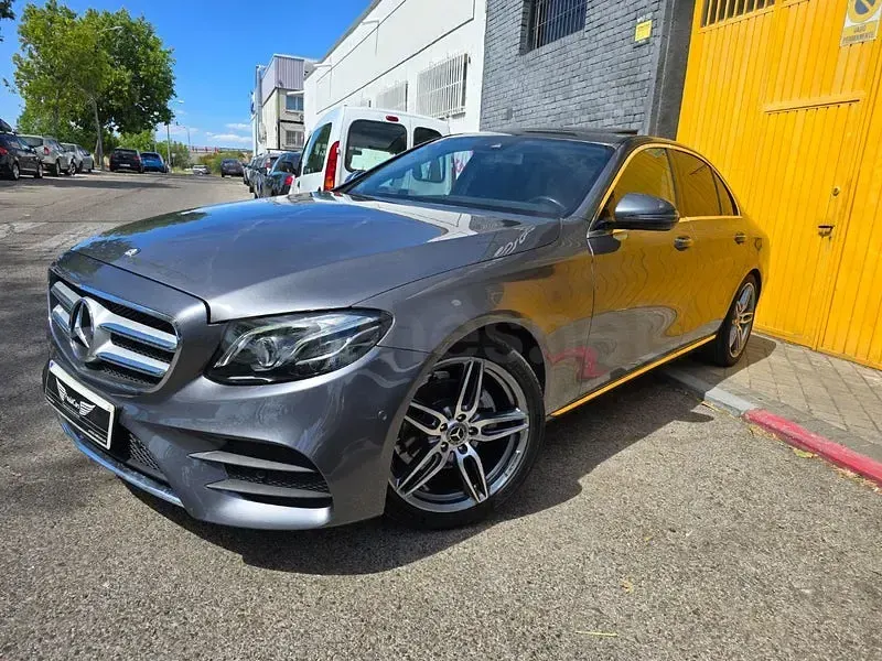 Usado Mercedes E220 Avantgarde 170 CV (125 kW) 2016 Gris / plata Berlina