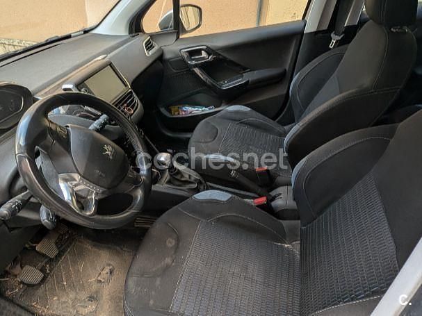 Usado Peugeot 208 GT-line 120 CV (88 kW) 2015 Gris / plata Utilitario