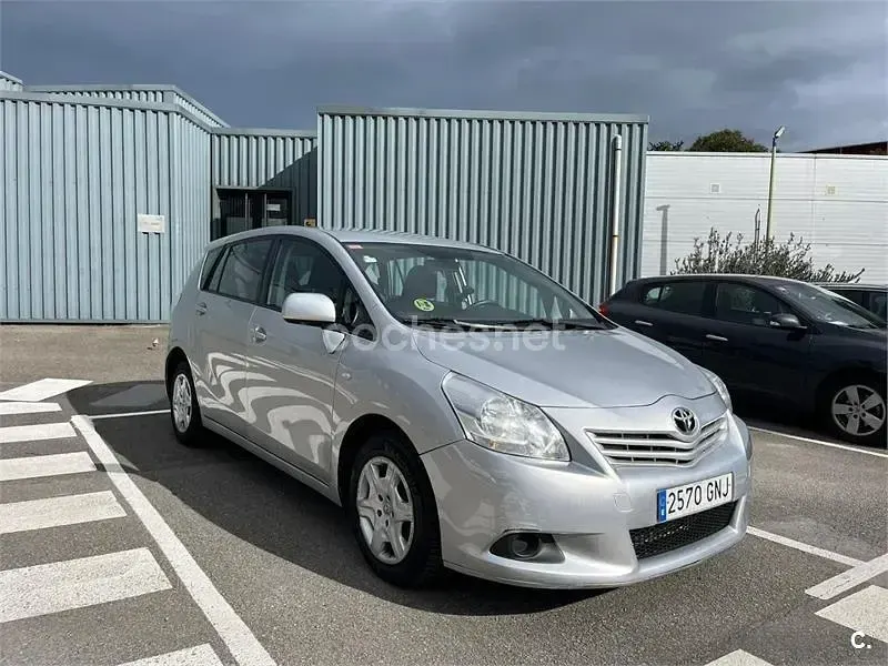 Usado Toyota Verso Live 126 CV (92 kW) 2009 Gris / plata Monovolumen