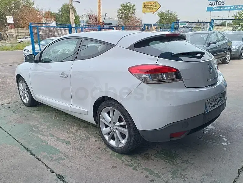 Usado Renault Mégane III Dynamique 115 CV (84 kW) 2012 Blanco Berlina