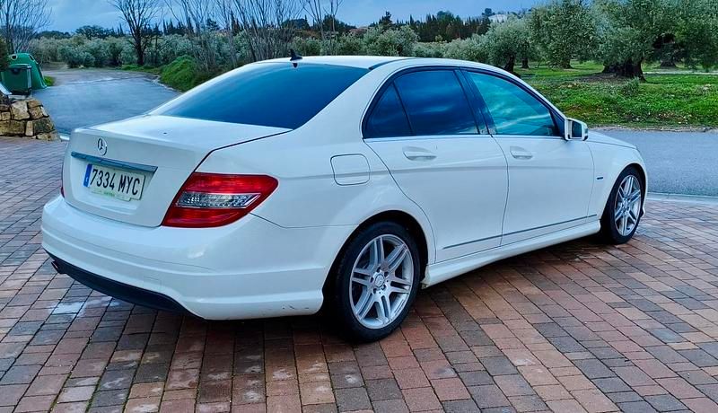 Usado Mercedes 200 Avantgarde 136 CV (100 kW) 2010 Blanco Berlina