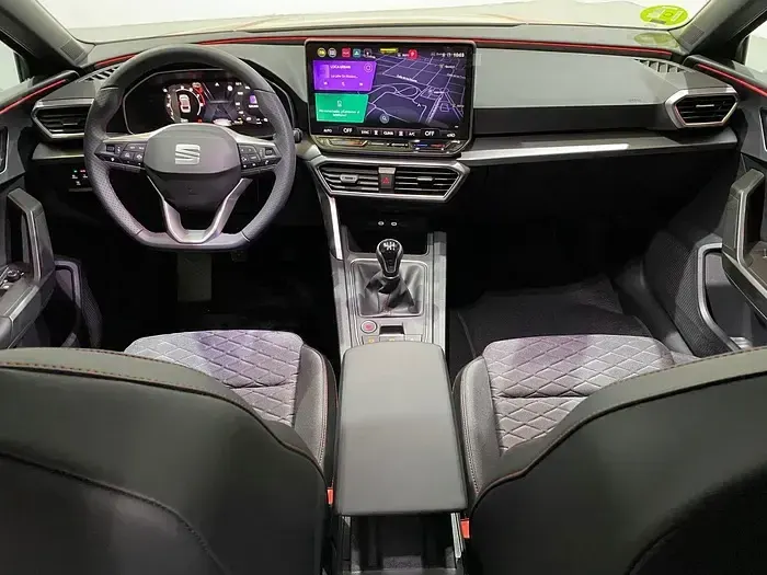 Usado Seat Leon FR 116 CV (85 kW) 2025 Blanco Berlina