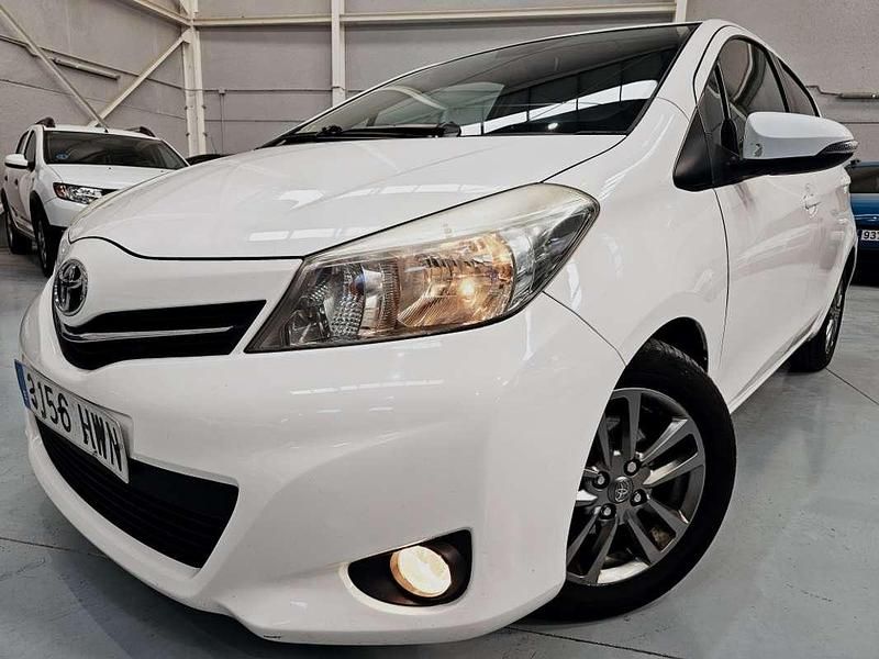 Usado Toyota Yaris Advance 90 CV (66 kW) 2014 Blanco Utilitario